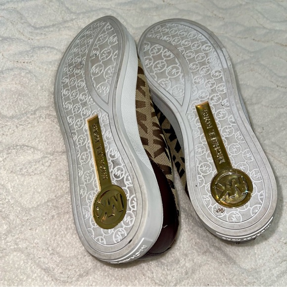 Michael Kors Logo Low Top Sneakers - Picture 7 of 7